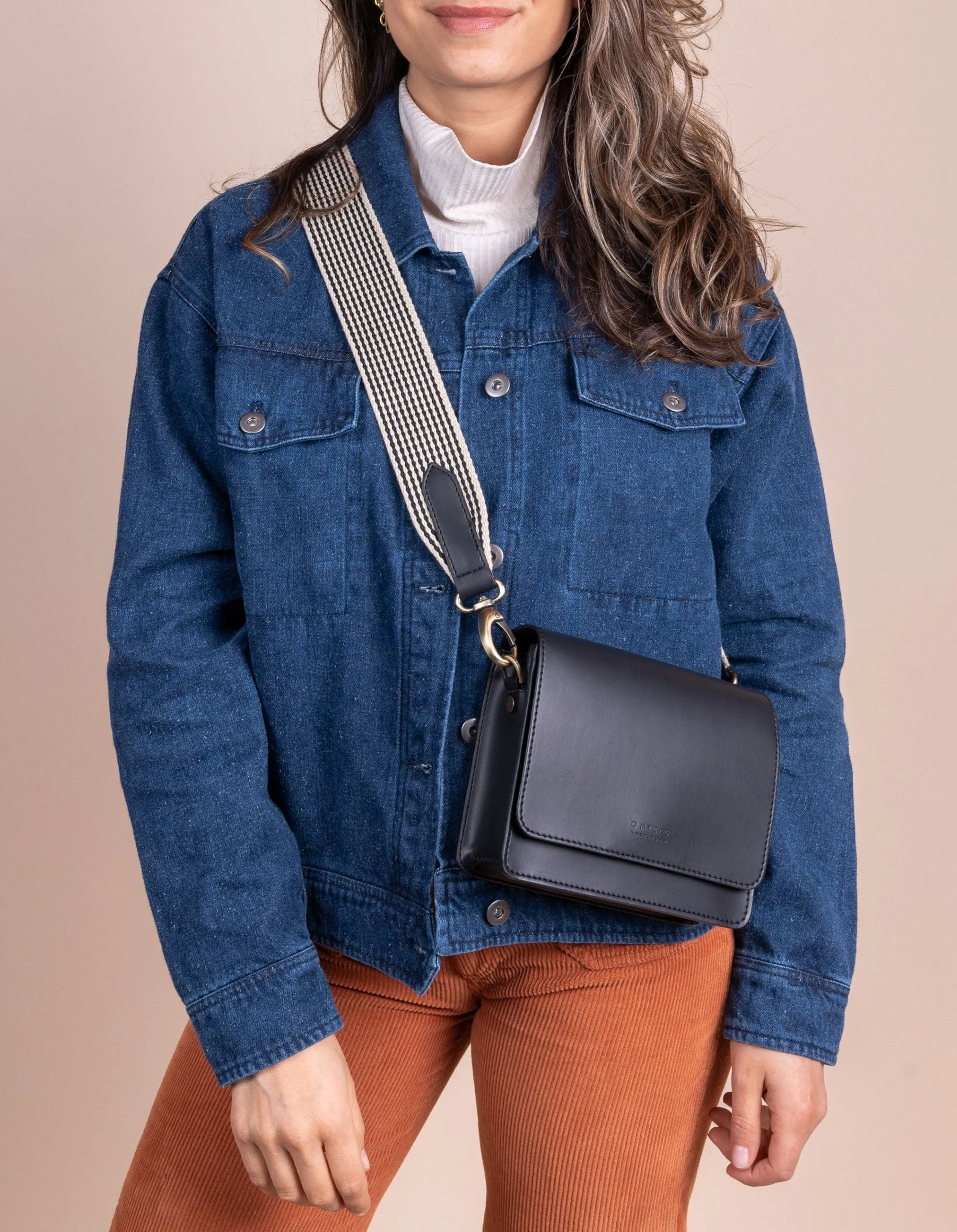 Audrey Mini Black Apple Leather