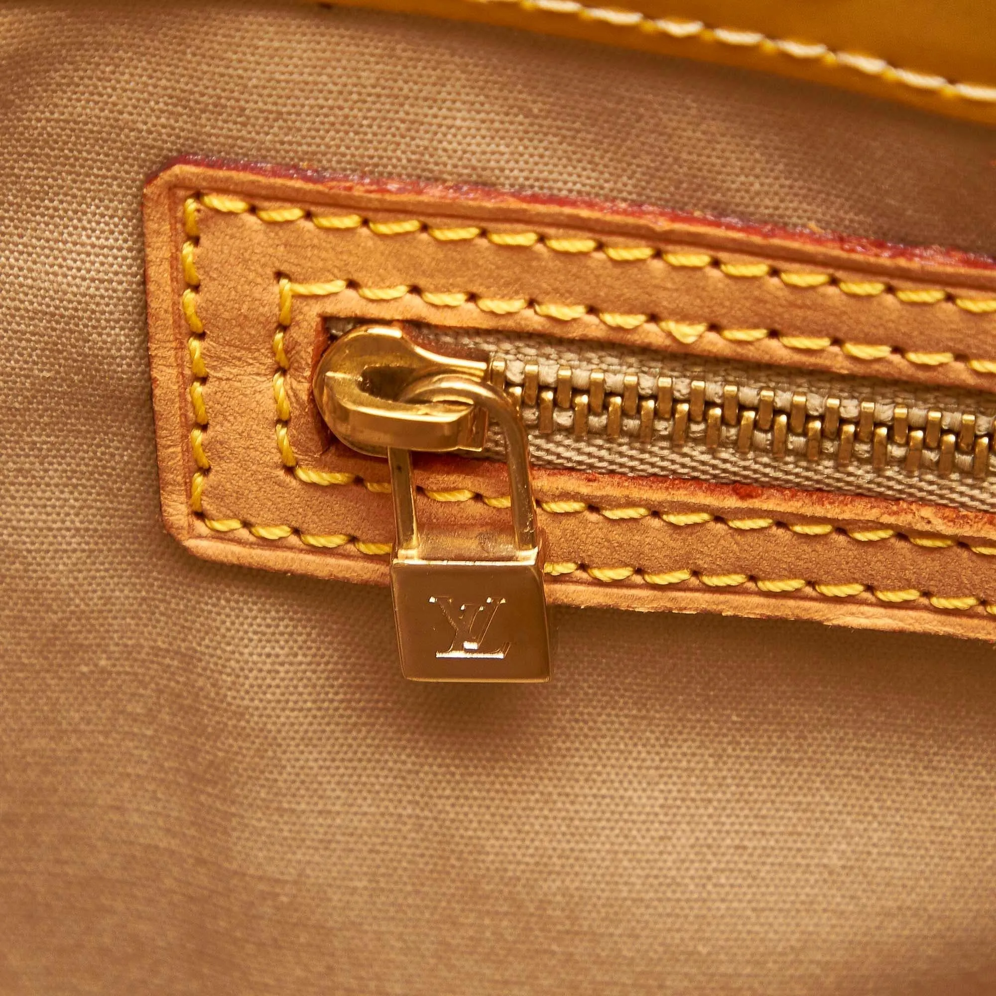 Louis Vuitton Vernis Reade MM (SHG-34331)