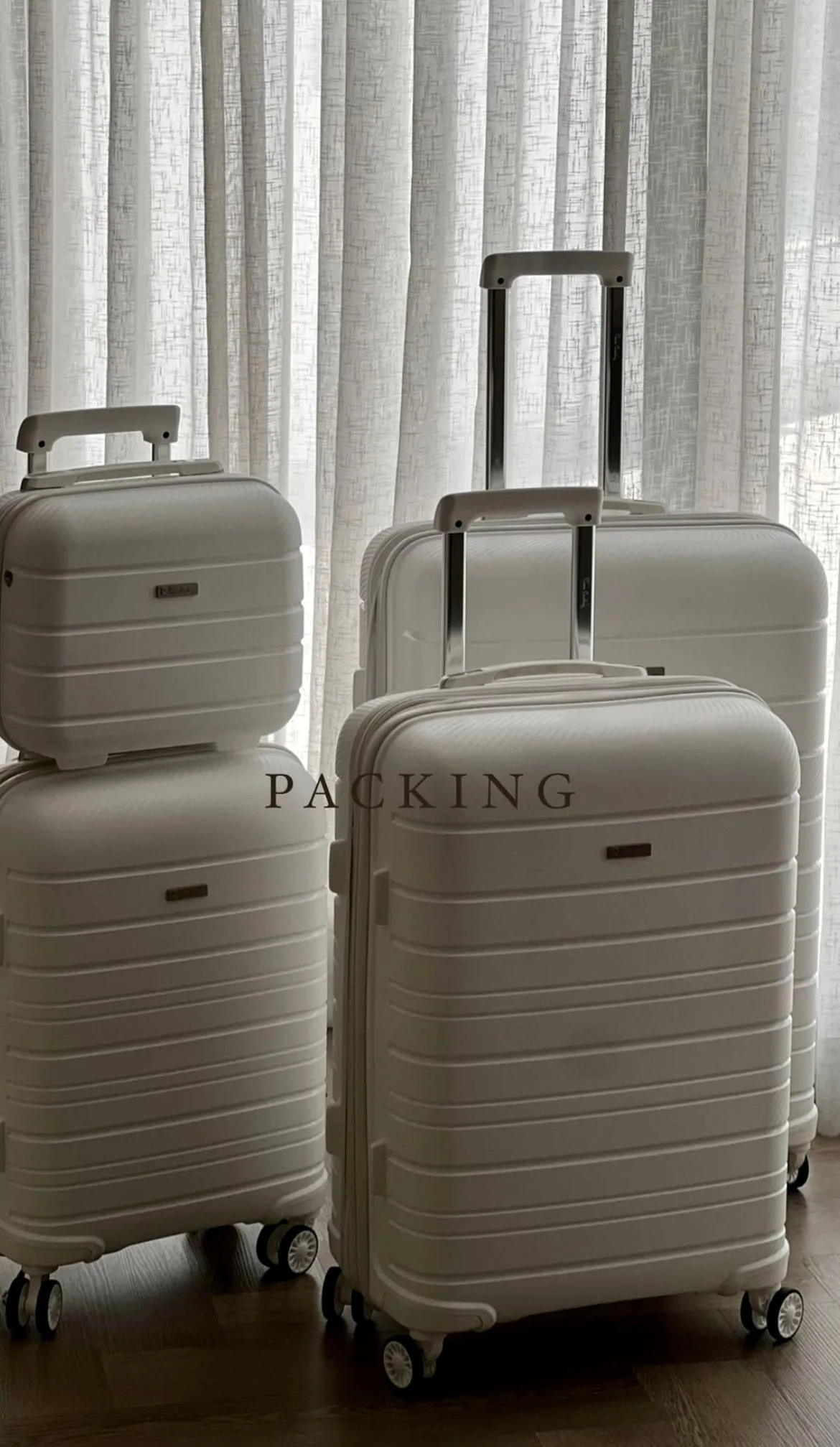 Lyon Suitcase Set of 3   Beauty Case- Navy