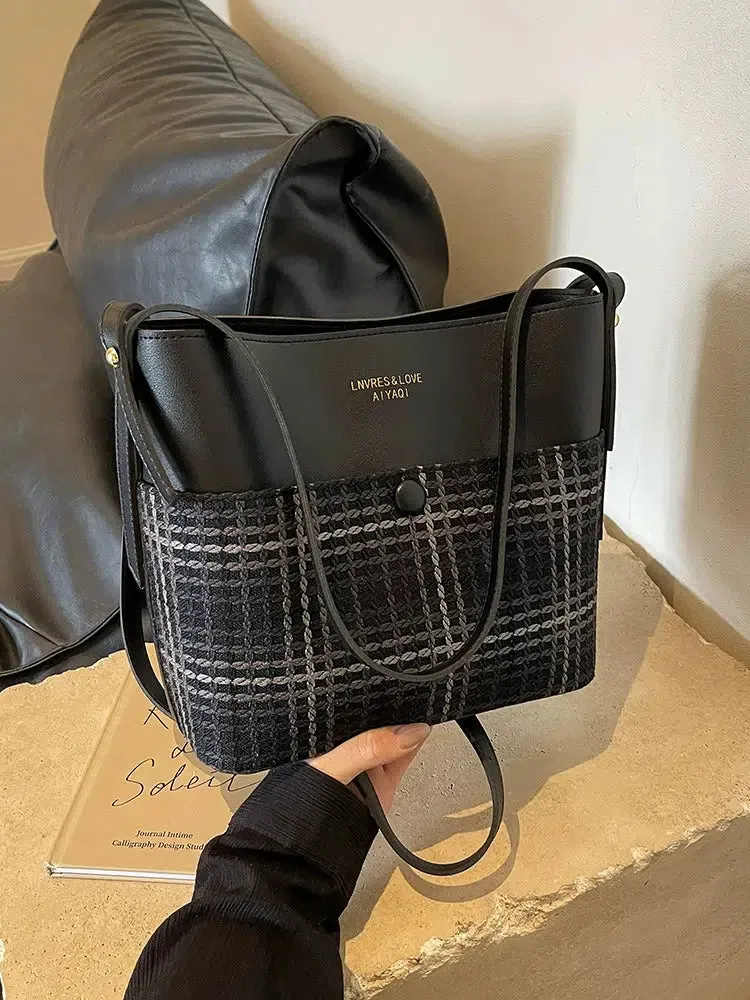 Stylish Houndstooth Bucket Bag