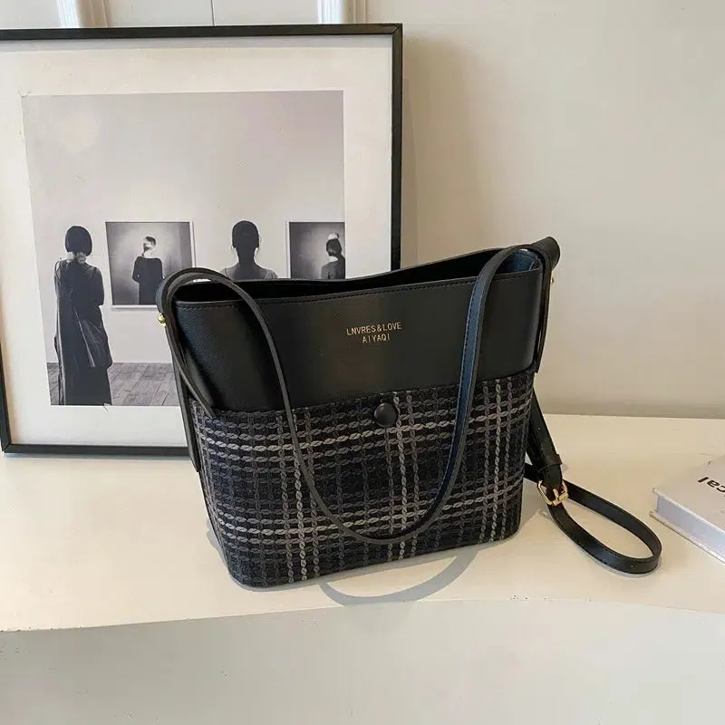 Stylish Houndstooth Bucket Bag